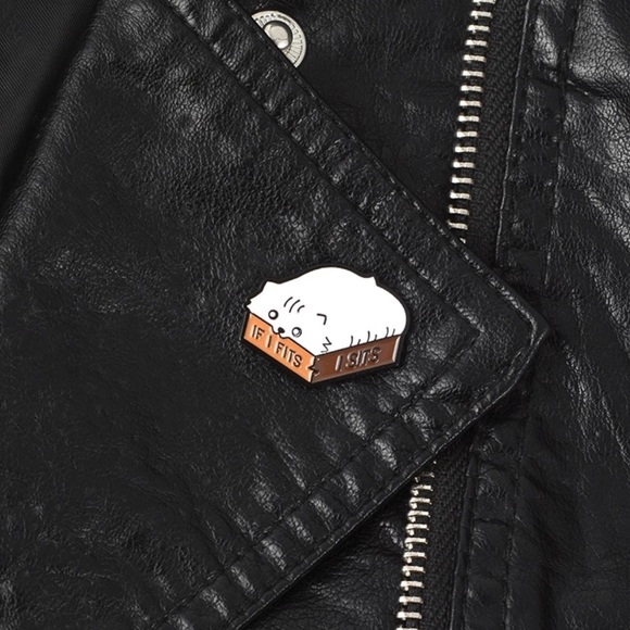 3/$23 🆕 Cute White Cat in Box Pin Brooch - Picture 2 of 6